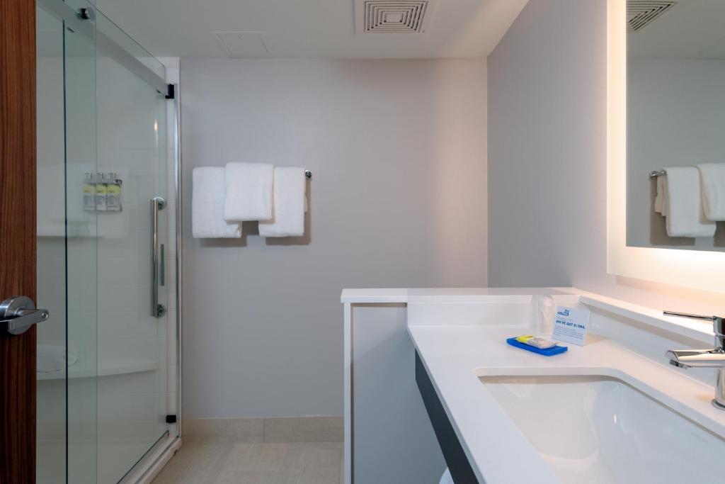 Holiday Inn Express & Suites - Tulsa Downtown - Arts District by IHG photo