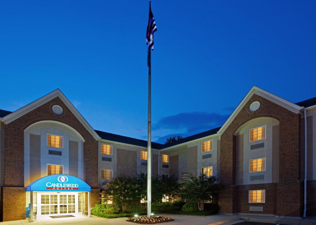 Candlewood Suites Washington-Fairfax by IHG photo