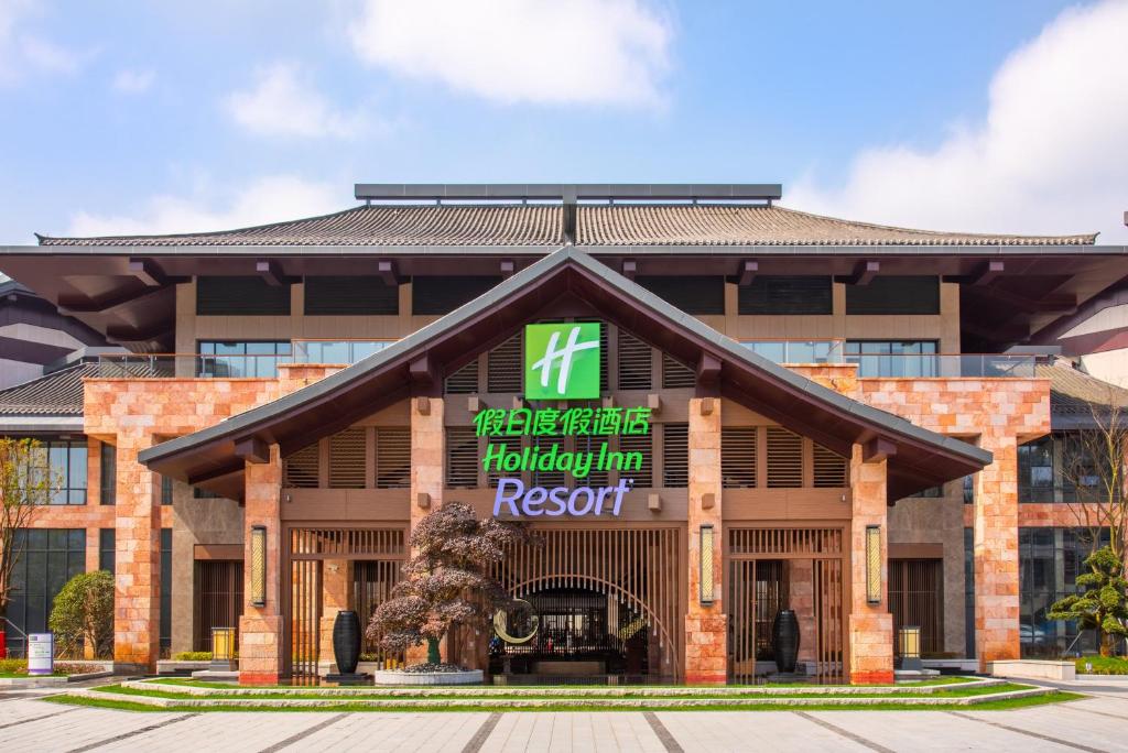 a rendering of the exterior of the hilton resort at Holiday Inn Resort Yichun Mingyue Mountain, an IHG Hotel in Yichun