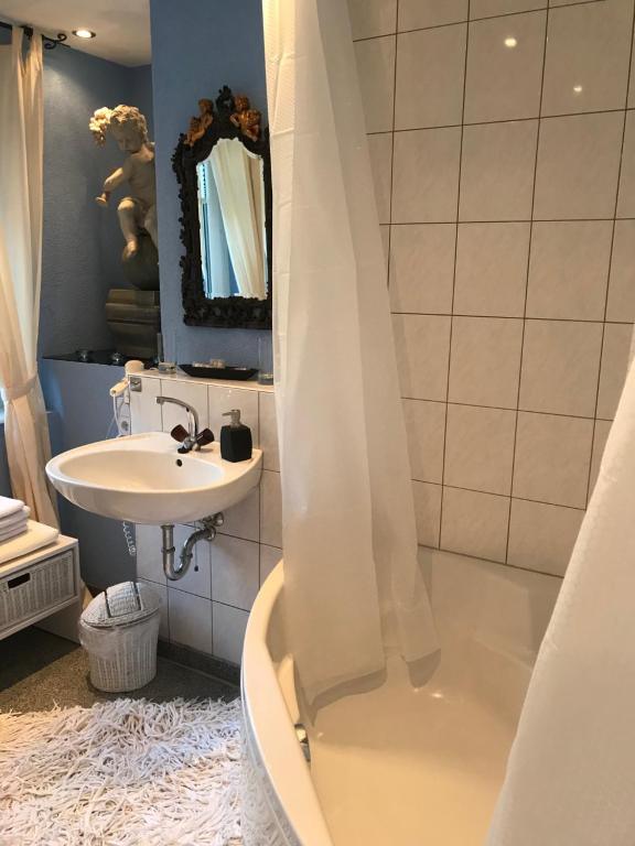 Koupelna v ubytování Waldhotel Auerhahn "Hochkopfhaus"