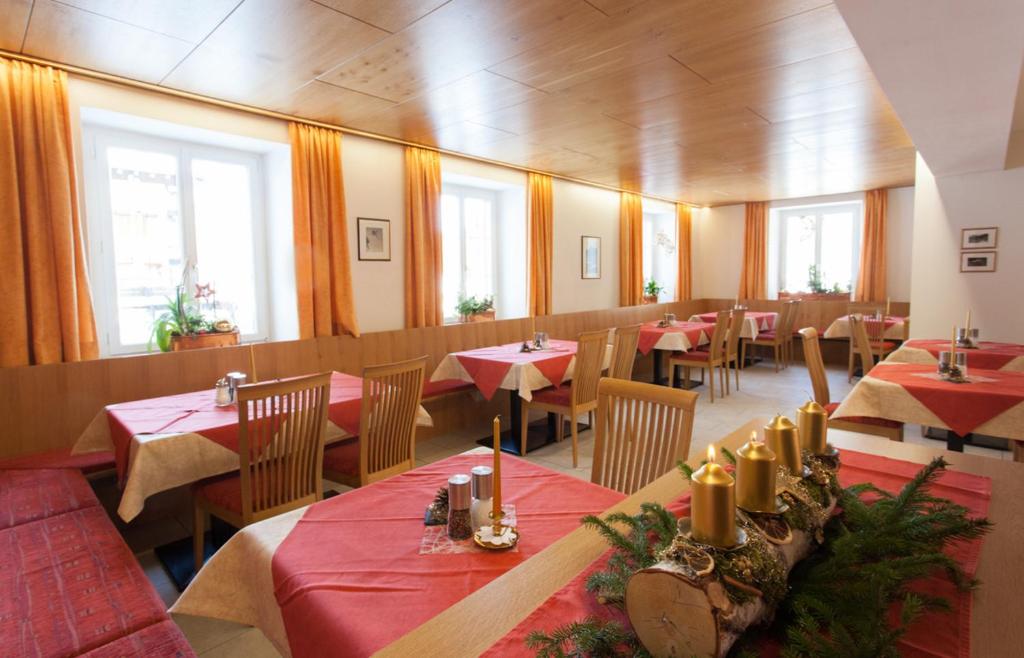 Restaurace v ubytování Pension Edelweiss - Bergdorf Gargellen 1423m - Park, Sleep & Hike