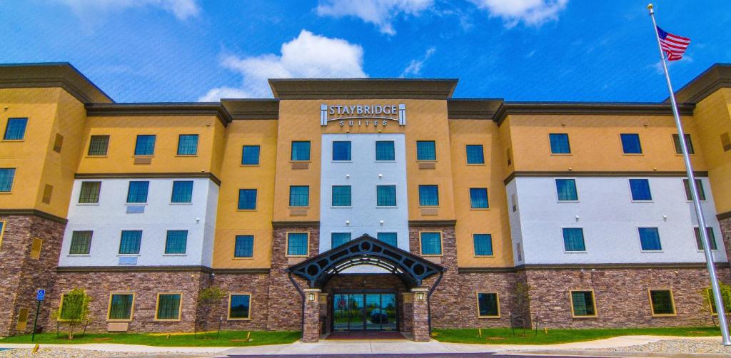 an exterior view of the hampton inn suites minneapolis at Staybridge Suites - Lafayette, an IHG Hotel in Lafayette