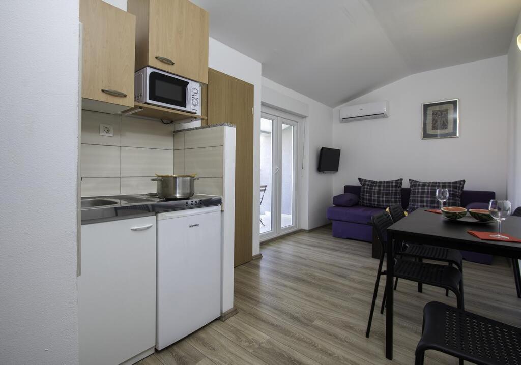 Kuchyň nebo kuchyňský kout v ubytování Apartments Jakoplić