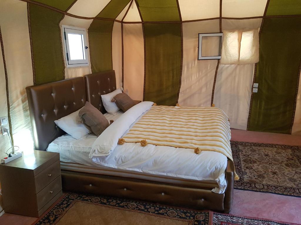 Postel nebo postele na pokoji v ubytování Merzouga Activities Camp