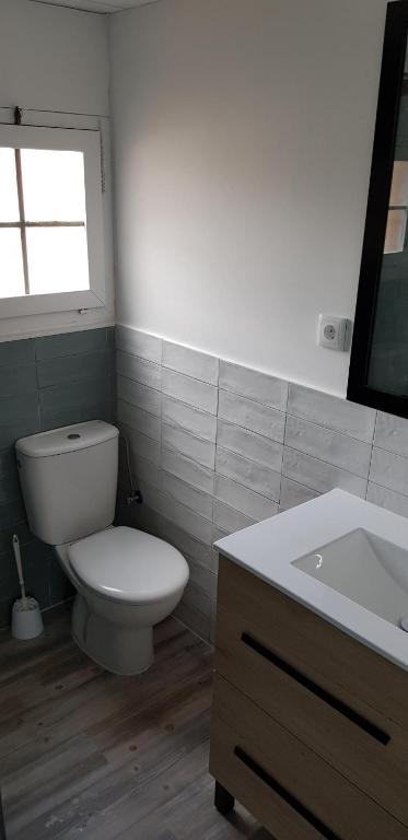 Un baño de Alannia Els Prats