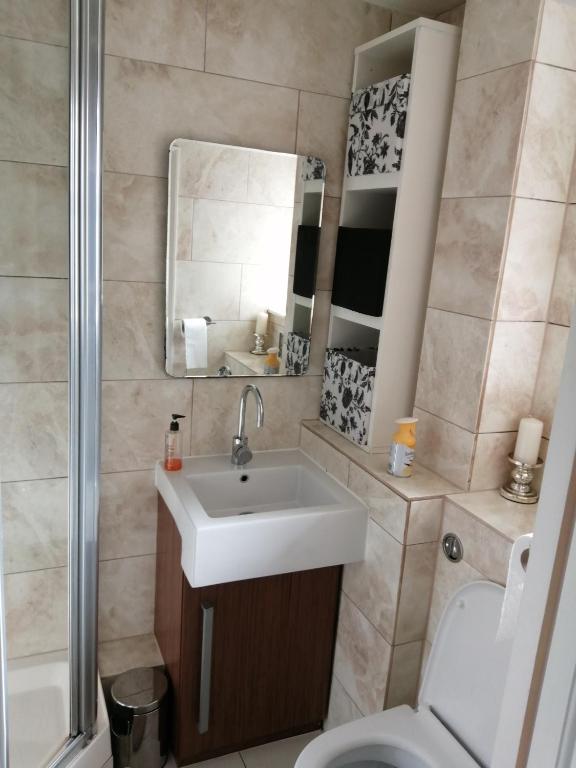 Dream Time Apartments-Aqua Suite - Two-Bedroom Apartment