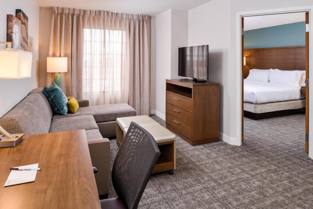 Staybridge Suites Indianapolis Downtown-Convention Center by IHG photo