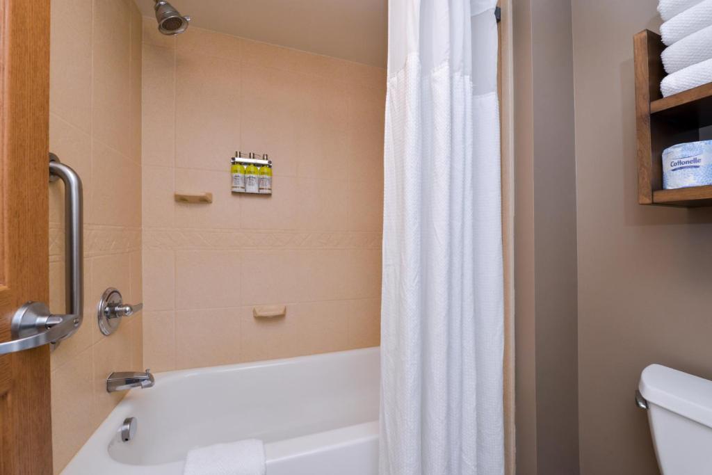 Staybridge Suites Indianapolis Downtown-Convention Center by IHG photo
