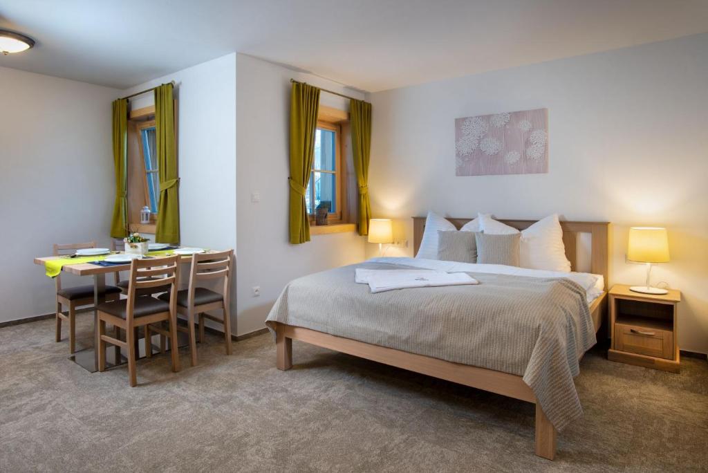 Postel nebo postele na pokoji v ubytování Apartmány Roháče