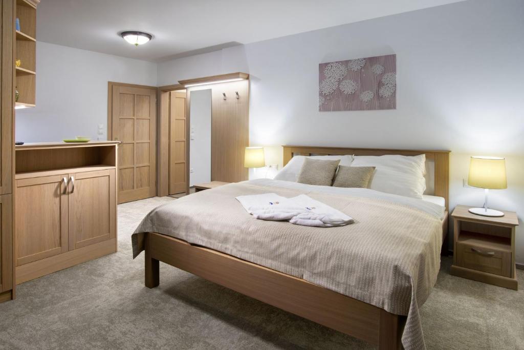 Postel nebo postele na pokoji v ubytování Apartmány Roháče