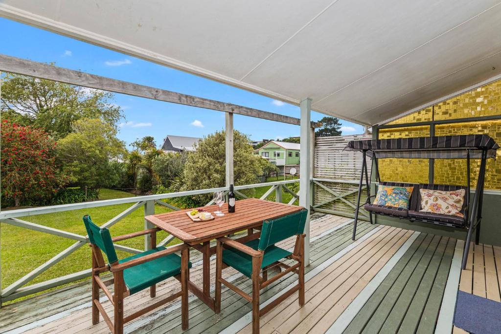 The Taranui Cottage Mangawhai Heads Holiday Home, Mangawhai (updated prices 2024)