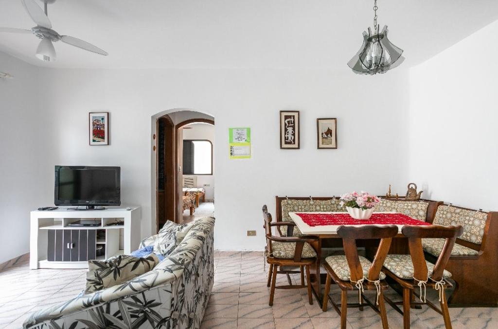  Apartamento em Guarujá 350 da Praia da Enseada proximo ao aquário