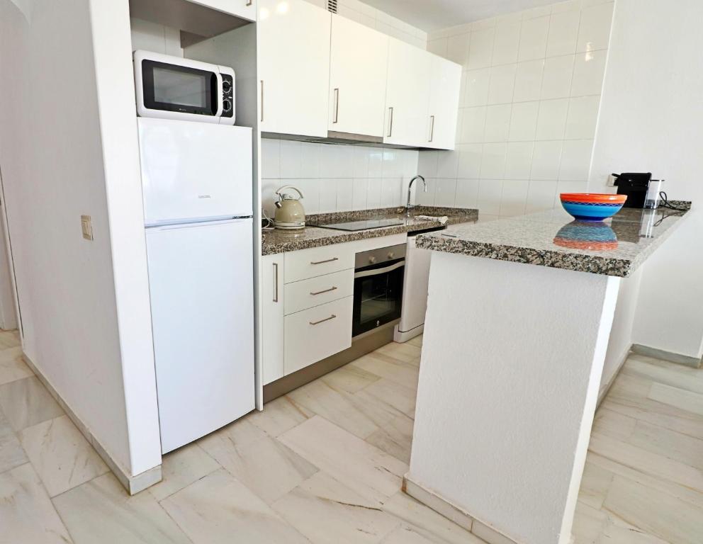 Kuchyňa alebo kuchynka v ubytovaní Atalaya 2 Bedroom IHAA1100120