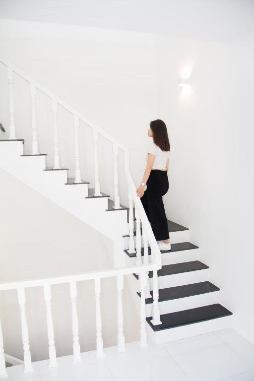 MIDMOST Villa Hotel - 1