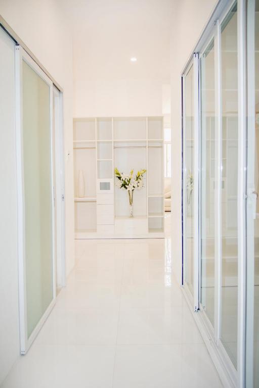 MIDMOST Villa Hotel - 3