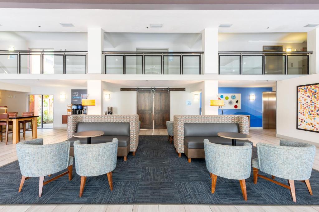 Holiday Inn Express Hotel & Suites Bradenton West by IHG photo