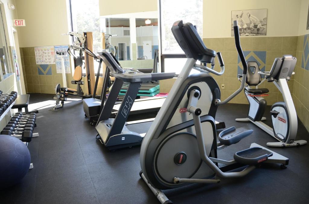 Fitness centrum a/nebo fitness zařízení v ubytování Holiday Inn Express Hotel & Suites Charlottetown by IHG