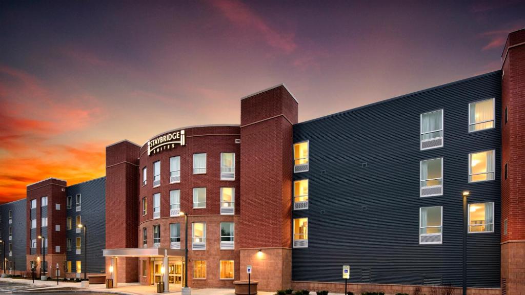 a rendering of the hampton inn suites hotel at Staybridge Suites Marquette, an IHG Hotel in Marquette