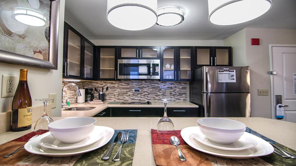 Staybridge Suites Marquette by IHG - 一居室国王套房带浴缸 - 通信可访问