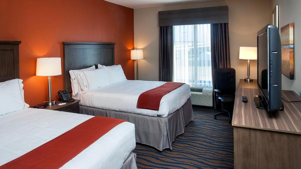 Holiday Inn Express Hotel & Suites Morgan City- Tiger Island, an IHG Hotel - Standard Queen Room With Two Queen Beds