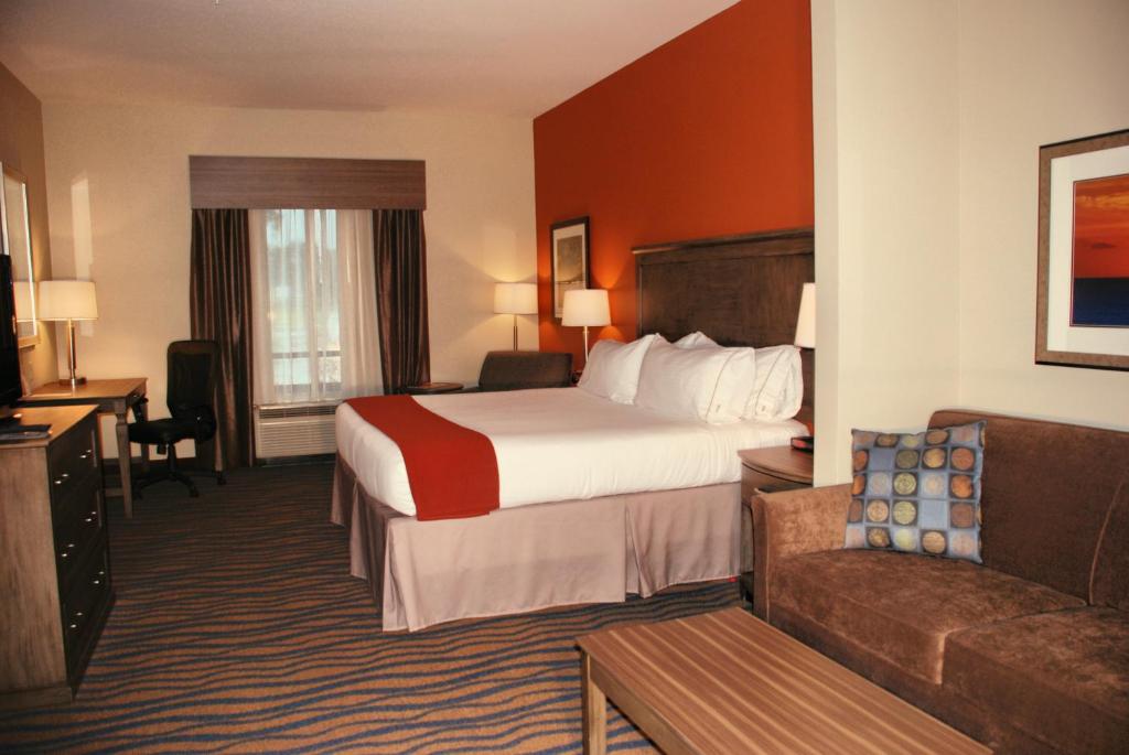 Holiday Inn Express Hotel & Suites Morgan City- Tiger Island, an IHG Hotel - King Suite