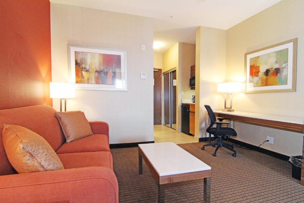 Holiday Inn Express and Suites Calgary University by IHG - Resim 40