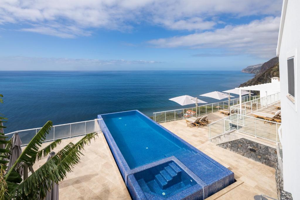 Bazén v ubytování Escarpa - The Madeira Hideaway nebo v jeho okolí