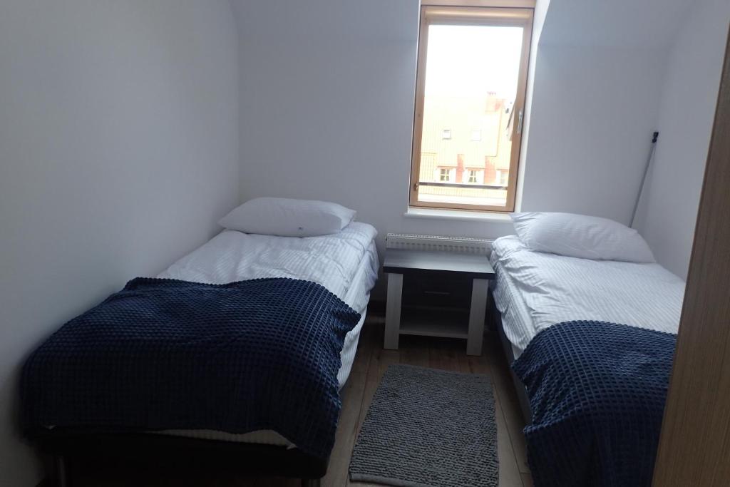 Posteľ alebo postele v izbe v ubytovaní Ekskluzywny apartamet Pan Tadeusz III z widokiem na jezioro