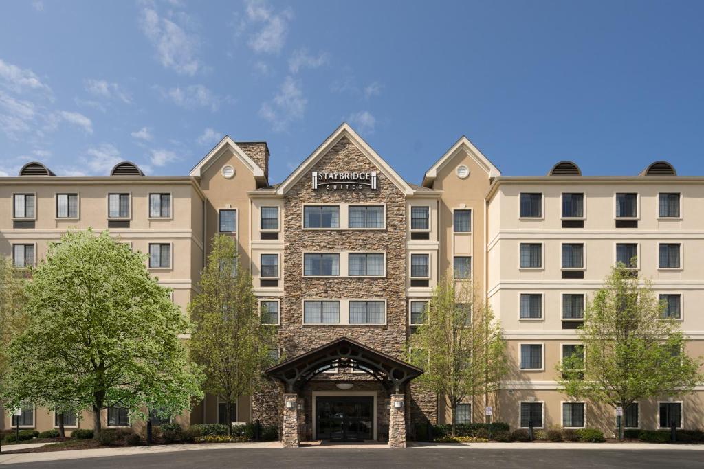 eine Darstellung der Vorderseite eines Gebäudes in der Unterkunft Staybridge Suites Wilmington - Brandywine Valley, an IHG Hotel in Glen Mills