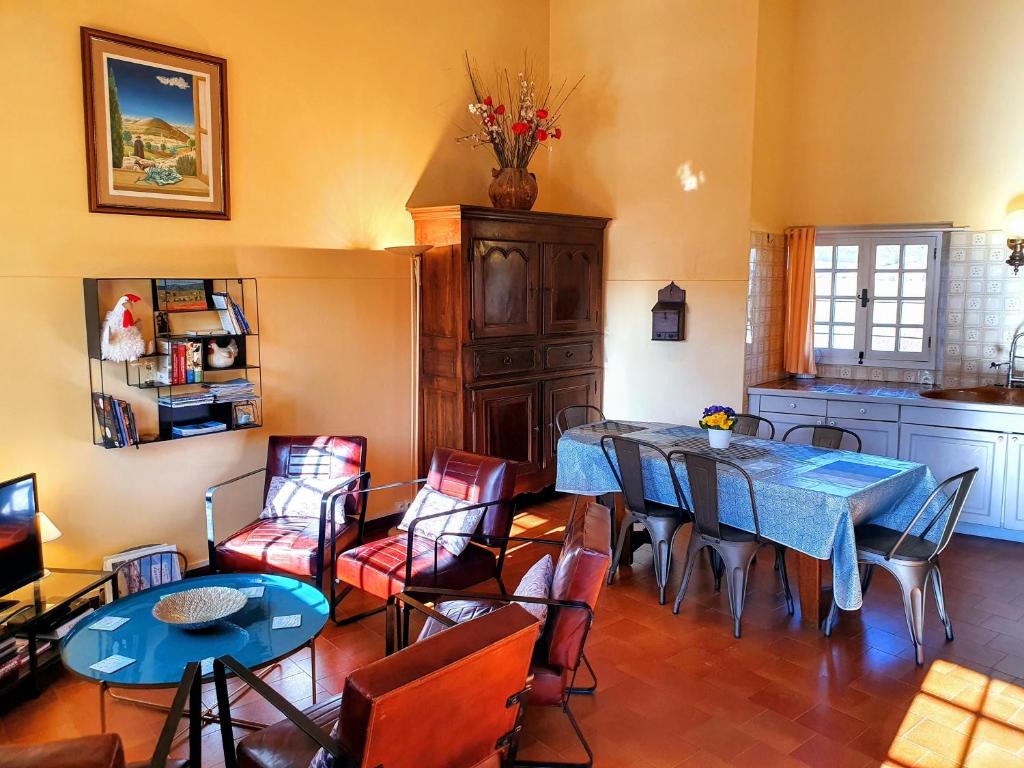 a dining room with a table and chairs at Les Chambres d&#39;Hôtes du Cladan in LʼÉpine