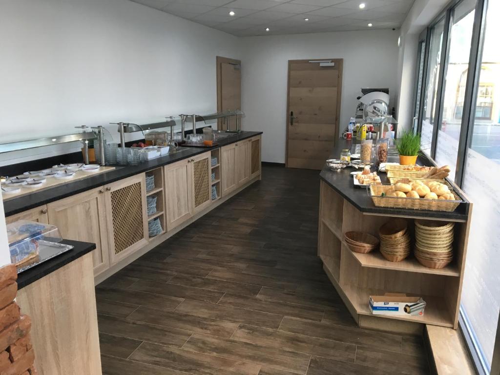 Kuchyň nebo kuchyňský kout v ubytování Weinhotel Kirchenwirt