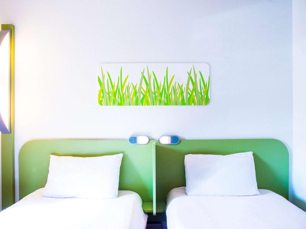 Postel nebo postele na pokoji v ubytování ibis budget Issoire
