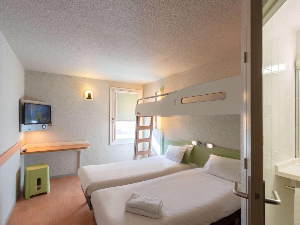 Postel nebo postele na pokoji v ubytování Ibis Budget Avignon Nord