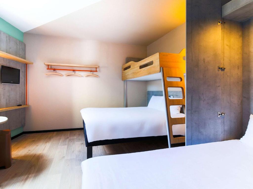 Llit o llits en una habitació de Ibis Budget Albi Centre
