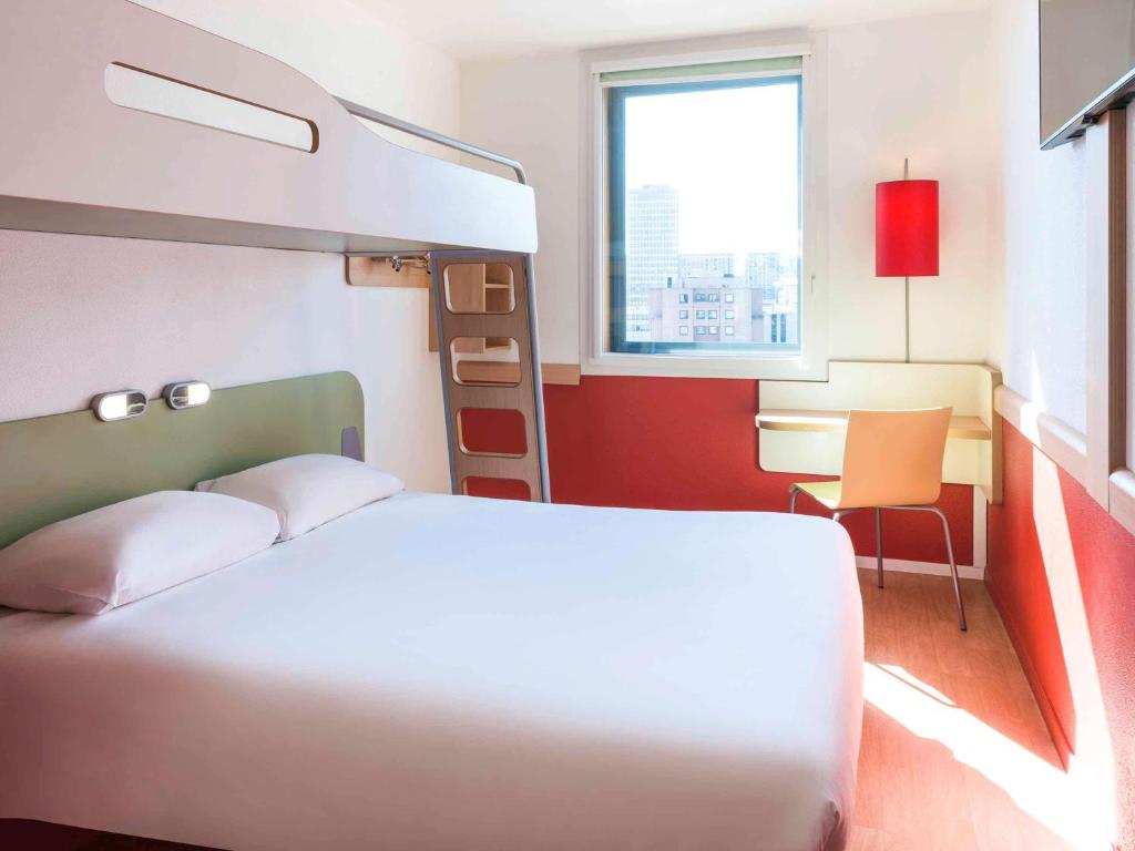 Postel nebo postele na pokoji v ubytování Ibis Budget Lyon Centre - Gare Part Dieu