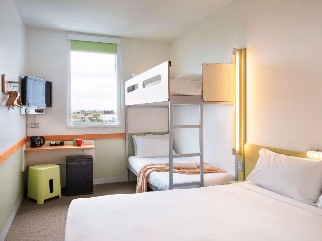 Postel nebo postele na pokoji v ubytování ibis Budget Auckland Airport
