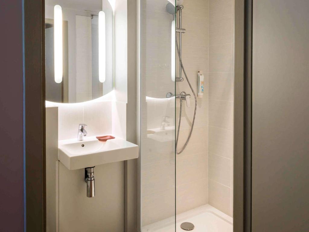 Koupelna v ubytování Ibis Budget Sallanches