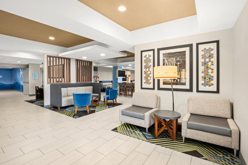 Holiday Inn Express Hotel & Suites Marysville by IHG photo