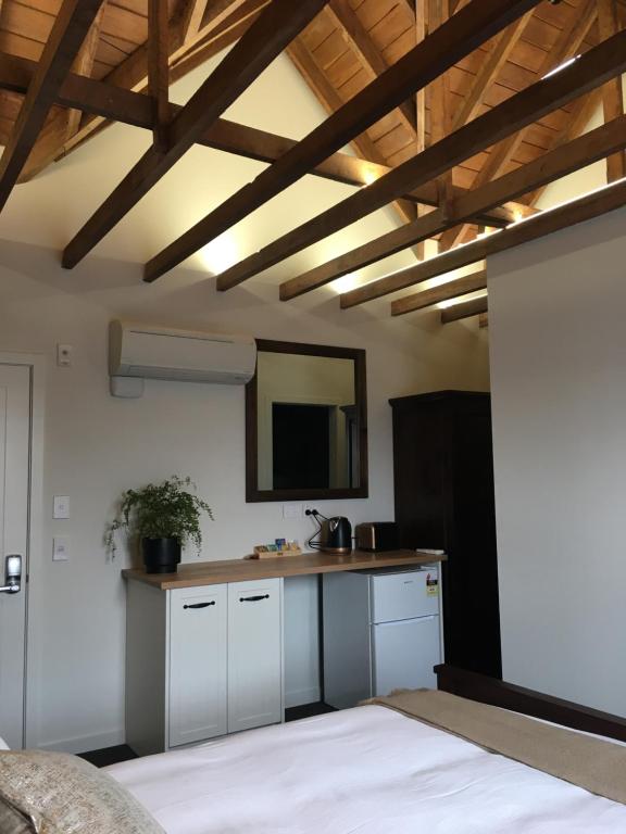 Kuchyň nebo kuchyňský kout v ubytování The Stables Dunedin