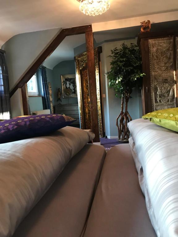 Postel nebo postele na pokoji v ubytování Waldhotel Auerhahn "Hochkopfhaus"