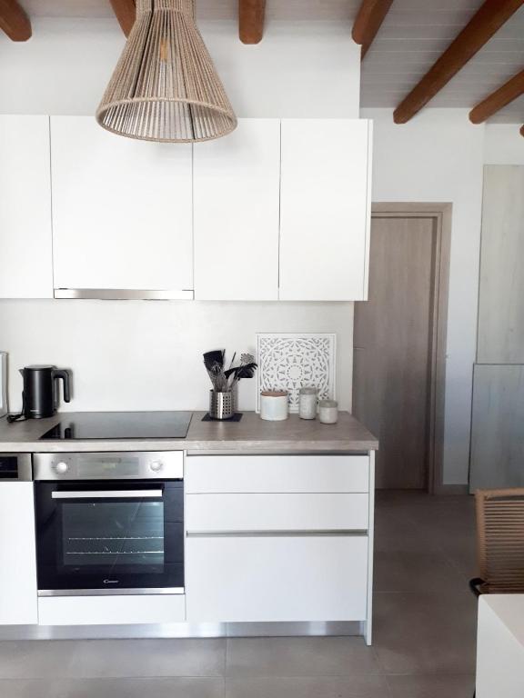 Kuchyňa alebo kuchynka v ubytovaní Iresma Suites