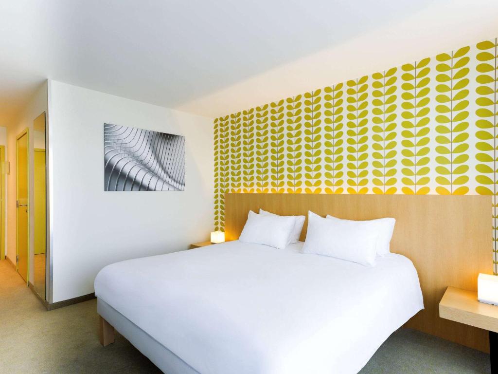 Postel nebo postele na pokoji v ubytování ibis Styles Kortrijk Expo