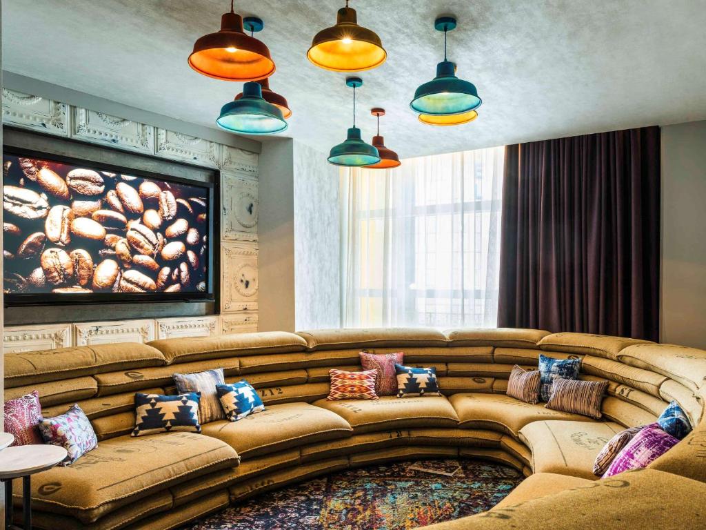 Novotel London Canary Wharf photo