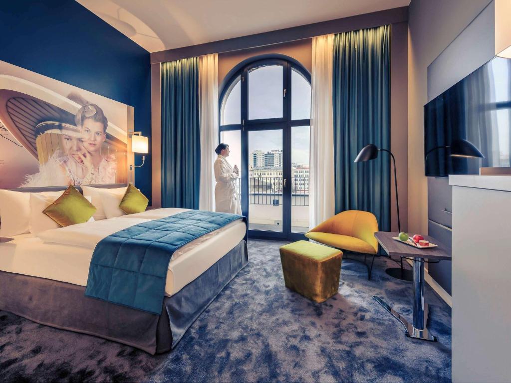 Postel nebo postele na pokoji v ubytování MERCURE Hotel Berlin Wittenbergplatz