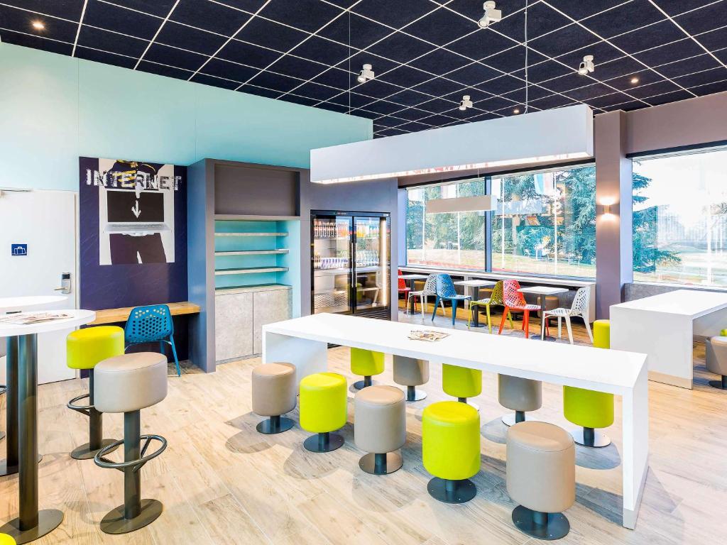 Posezení v ubytování ibis budget Geneve Palexpo Aeroport