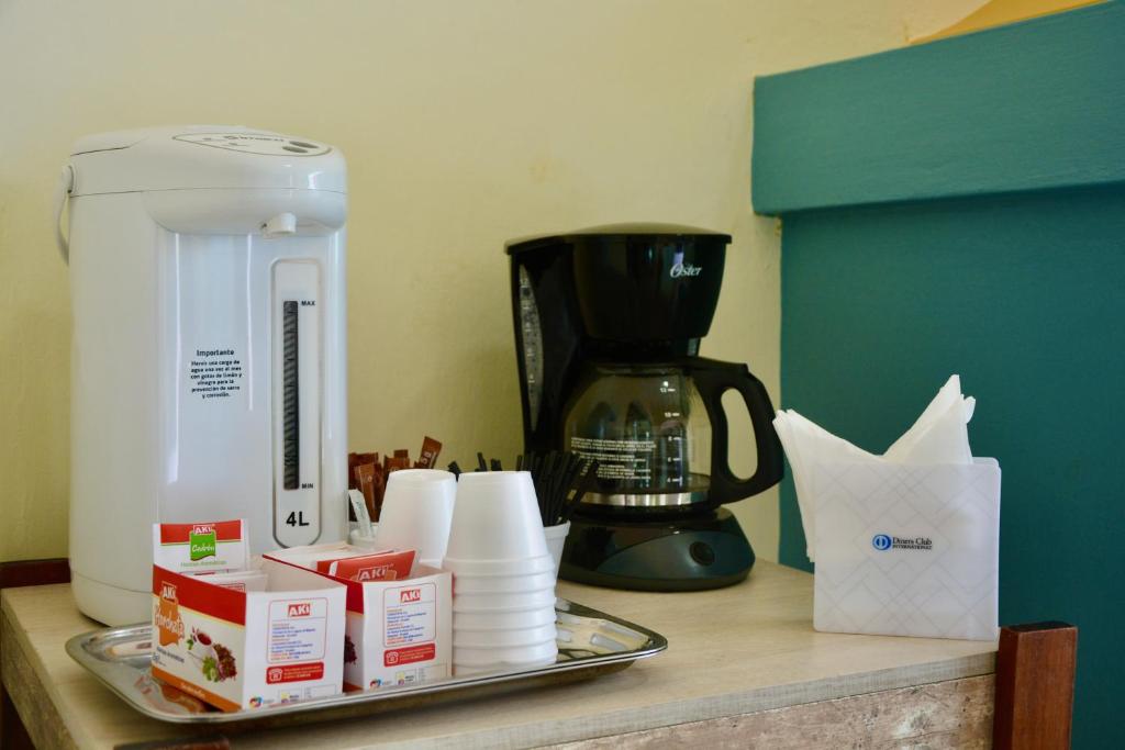 Příslušenství pro přípravu čaje a kávy v ubytování Hotel Casablanca CHIPIPE
