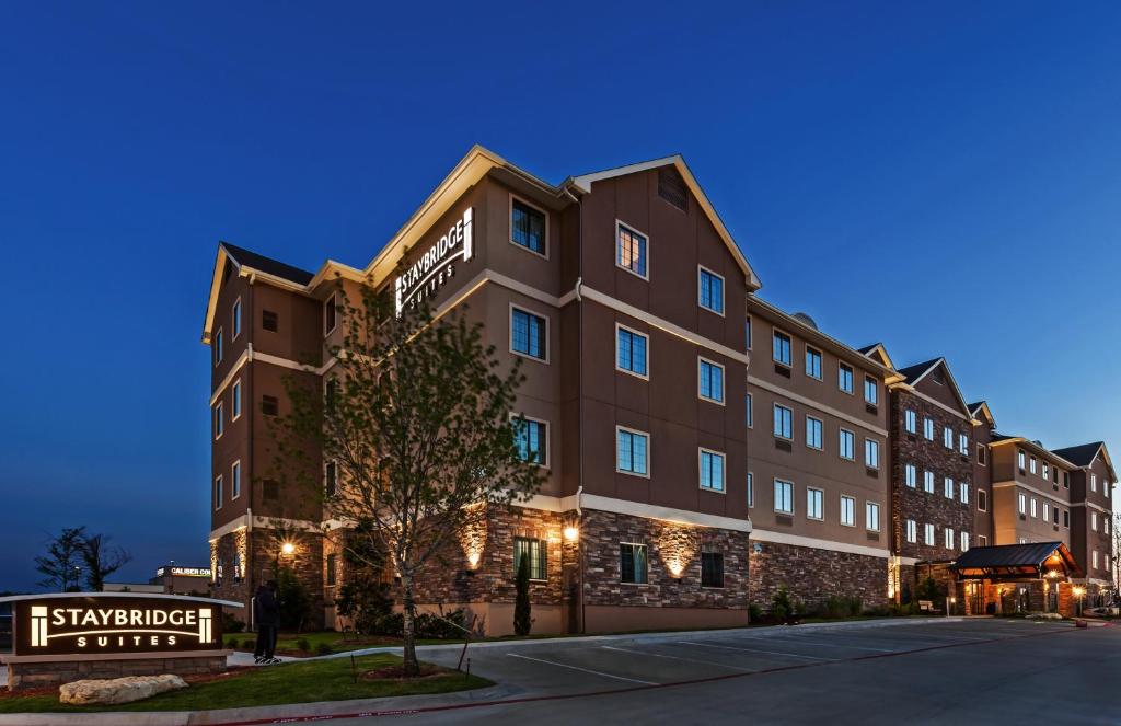 una representación de un hotel por la noche en Staybridge Suites Fort Worth Fossil Creek, an IHG Hotel, en Fort Worth