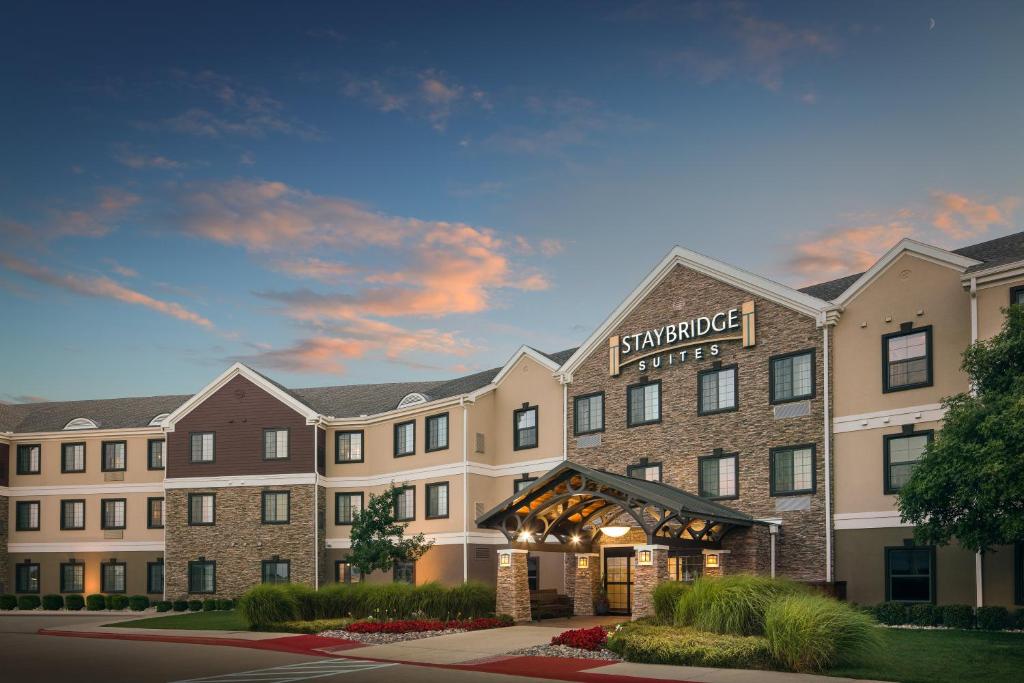 a rendering of the hampton inn and suites at Staybridge Suites West Fort Worth, an IHG Hotel in Fort Worth