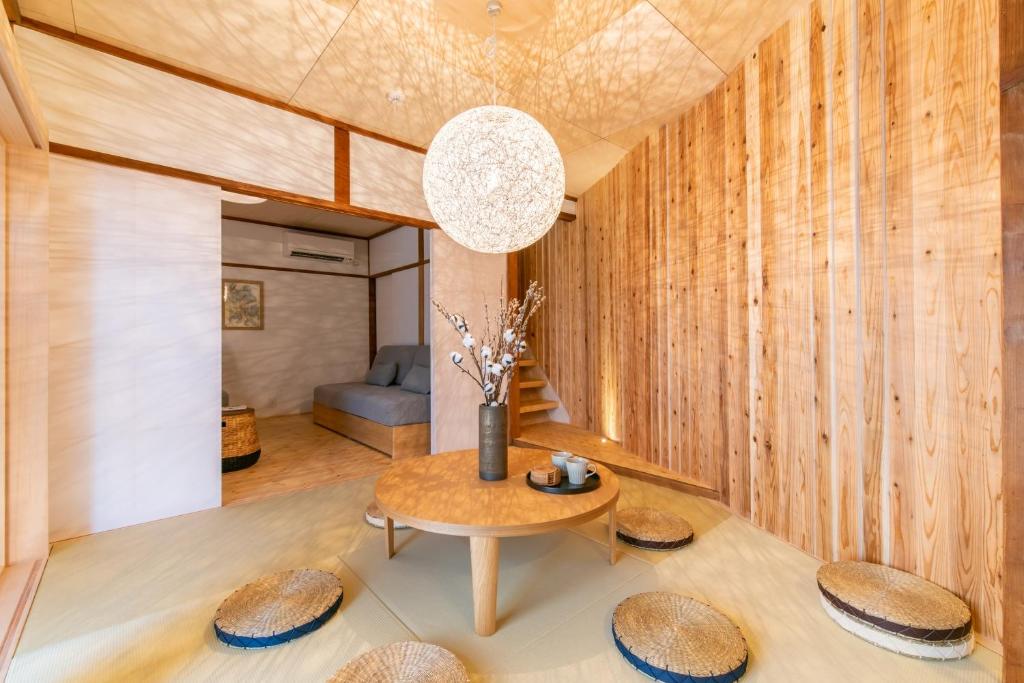 Gambar di galeri bagi REN Kitamatsunoki di Kyoto
