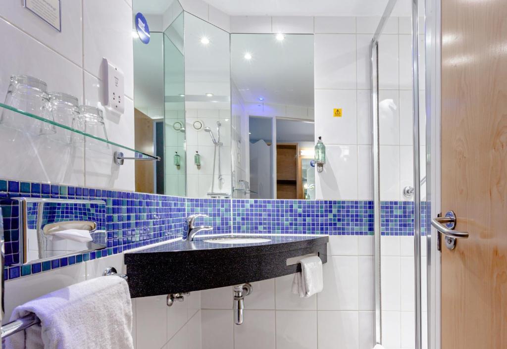 Holiday Inn Express Edinburgh – Royal Mile, an IHG Hotel - 标准双房间配沙发床